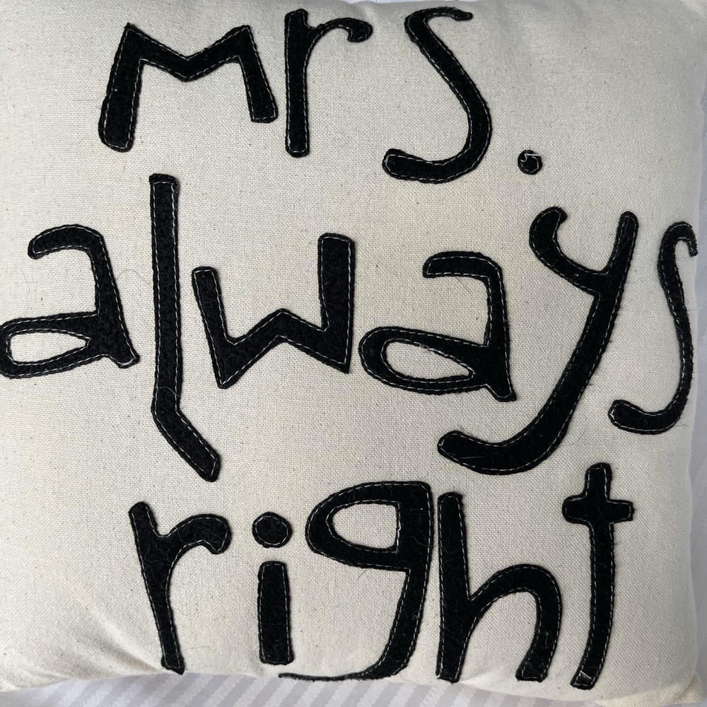 Decorative throw pillows - Picture 6 of 7
